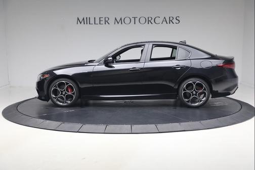Vulcano Black Metallic 2022 Alfa Romeo Giulia Veloce
