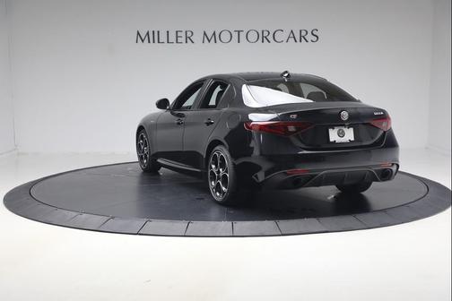 Vulcano Black Metallic 2022 Alfa Romeo Giulia Veloce