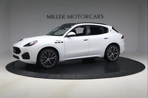 Bianco 2026 Maserati Grecale Modena