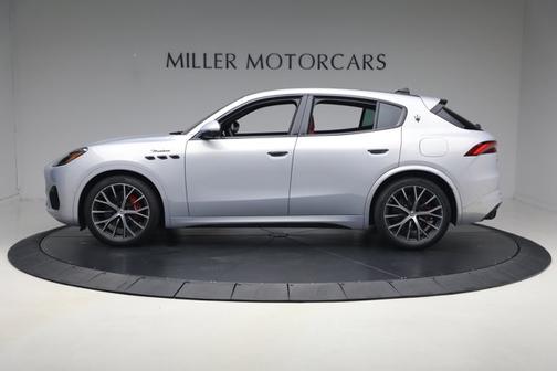 Bianco Astro Metallic 2026 Maserati Grecale Modena