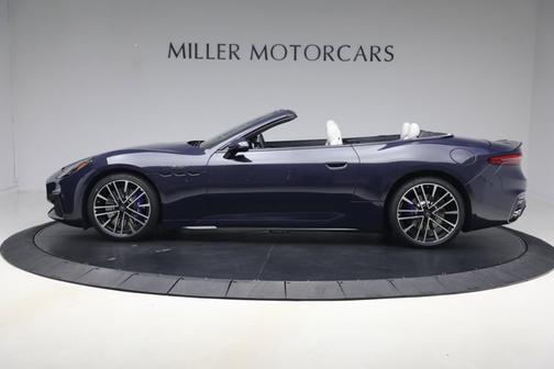 Night Interaction Metallic 2026 Maserati GranCabrio Trofeo
