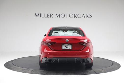 Alfa Rosso 2022 Alfa Romeo Giulia Veloce