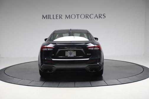 2022 Maserati Ghibli Modena Q4