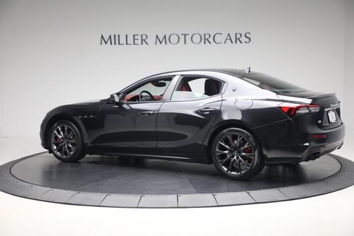 2022 Maserati Ghibli Modena Q4