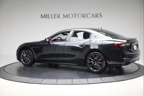 2022 Maserati Ghibli Modena Q4