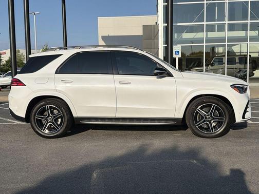 MANUFAKTUR Moonlight White Metallic 2026 Mercedes-Benz GLE 450 4MATIC