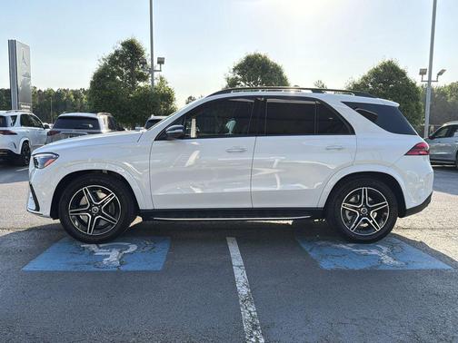 MANUFAKTUR Moonlight White Metallic 2026 Mercedes-Benz GLE 450 4MATIC