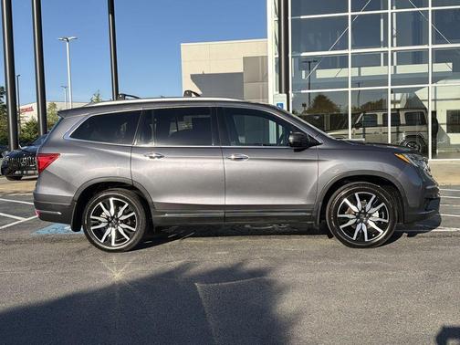 Modern Steel Metallic 2022 Honda Pilot Touring 7-Passenger
