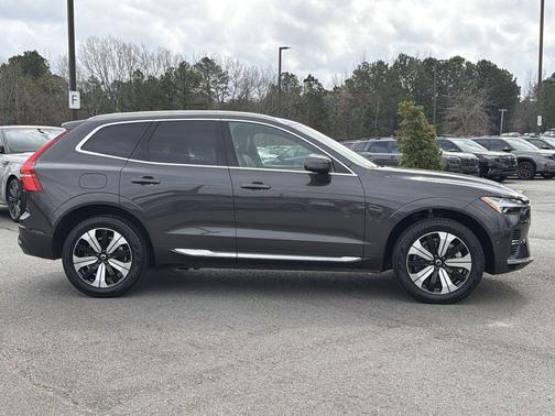 Platinum Gray Metallic 2023 Volvo XC60 Recharge Plug-In Hybrid T8 Plus Bright Theme