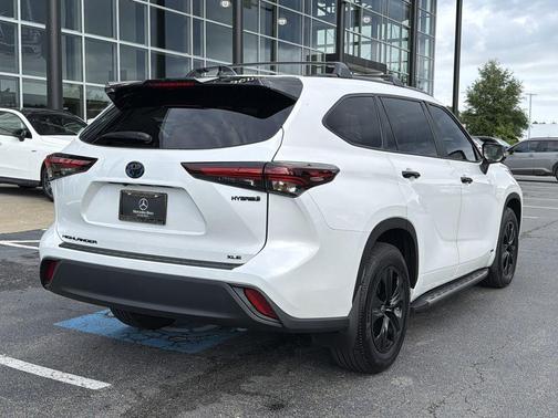 Wind Chill Pearl 2024 Toyota Highlander Hybrid XLE