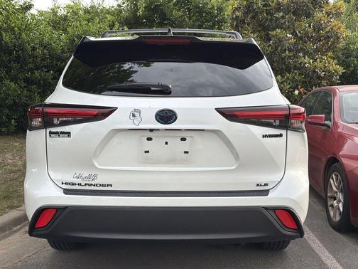 Wind Chill Pearl 2024 Toyota Highlander Hybrid XLE