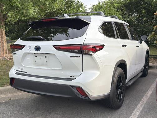 Wind Chill Pearl 2024 Toyota Highlander Hybrid XLE