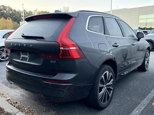 2022 Volvo XC60 B5 Momentum