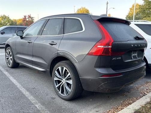 2022 Volvo XC60 B5 Momentum