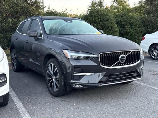 2022 Volvo XC60 B5 Momentum