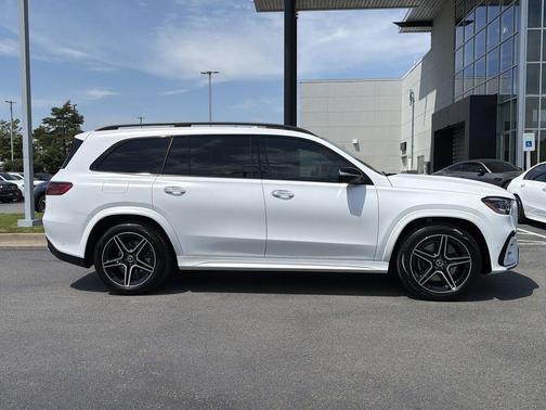 MAN SIGN MOONLT 2026 Mercedes-Benz GLS 450 4MATIC