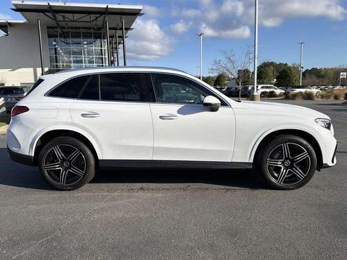 MANUFAKTUR Moonlight White Metallic 2026 Mercedes-Benz GLC 300 Base 4MATIC