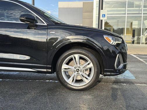 Mythos Black Metallic 2023 Audi Q3 45 S line Premium