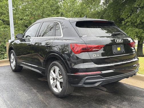 Mythos Black Metallic 2023 Audi Q3 45 S line Premium