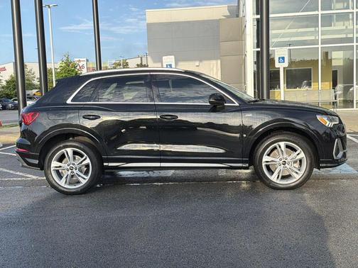 Mythos Black Metallic 2023 Audi Q3 45 S line Premium