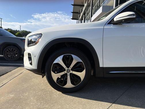 Polar White 2025 Mercedes-Benz GLB 250 Base 4MATIC