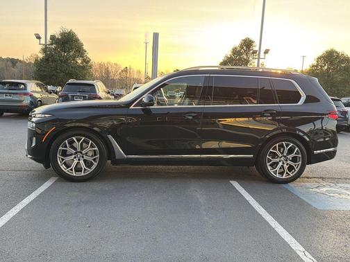 Black Sapphire Metallic 2025 BMW X7 xDrive40i