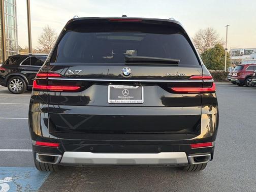 Black Sapphire Metallic 2025 BMW X7 xDrive40i
