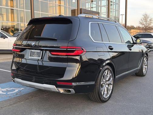 Black Sapphire Metallic 2025 BMW X7 xDrive40i