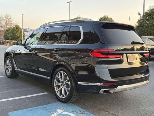 Black Sapphire Metallic 2025 BMW X7 xDrive40i