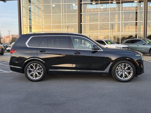 Black Sapphire Metallic 2025 BMW X7 xDrive40i
