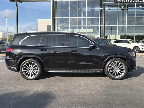 Obsidian Black 2026 Mercedes-Benz GLS 580 Base 4MATIC