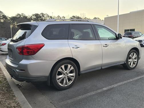 2018 Nissan Pathfinder SL