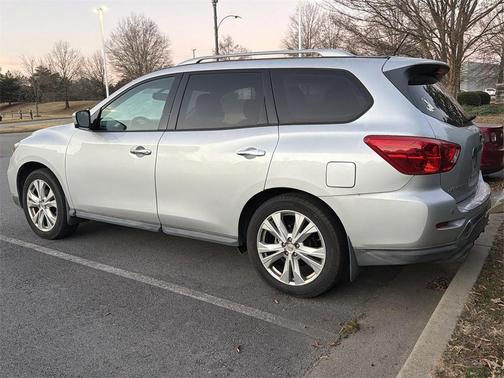 2018 Nissan Pathfinder SL