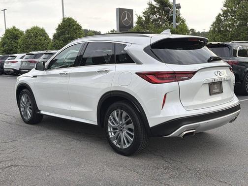 Radiant White 2024 INFINITI QX50 Luxe