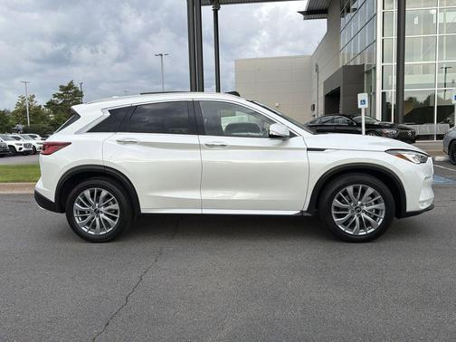 Radiant White 2024 INFINITI QX50 Luxe