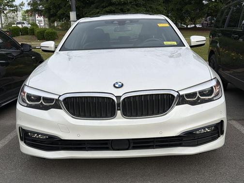 Mineral White Metallic 2018 BMW 540 i