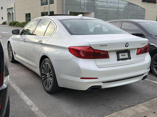 Mineral White Metallic 2018 BMW 540 i
