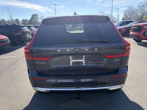 Platinum Gray Metallic 2023 Volvo XC60 B5 Plus Bright Theme