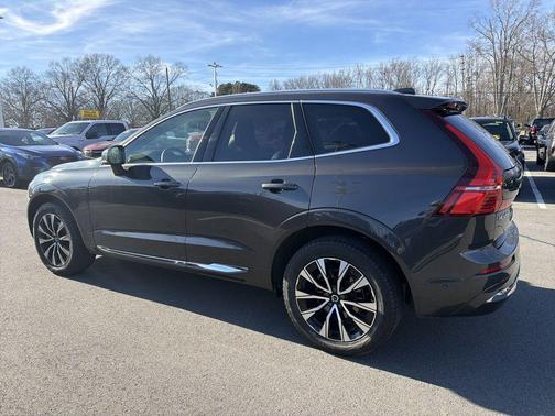 Platinum Gray Metallic 2023 Volvo XC60 B5 Plus Bright Theme