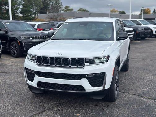 Bright White Clearcoat 2027 Jeep Grand Cherokee Limited