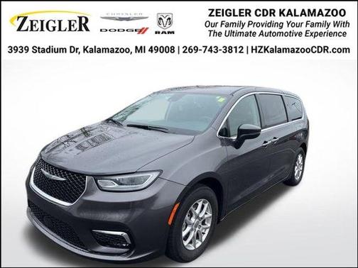 2023 Chrysler Pacifica Touring-L