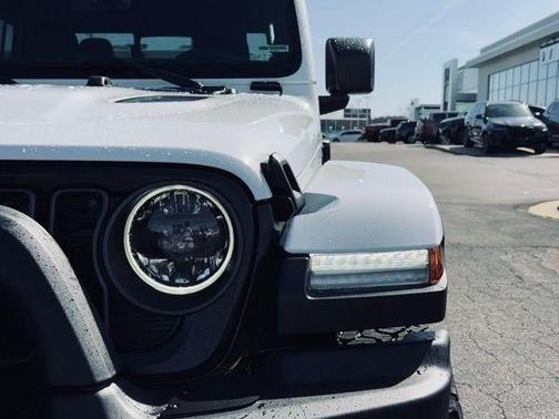 Bright White Clearcoat 2024 Jeep Gladiator Rubicon