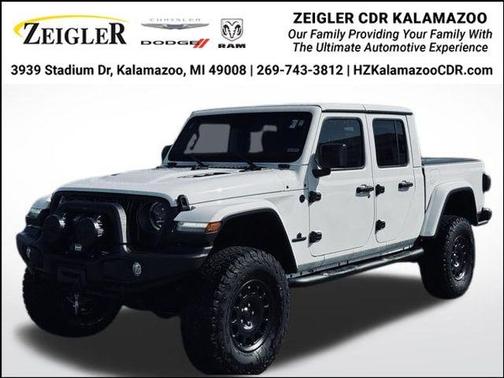 Bright White Clearcoat 2024 Jeep Gladiator Rubicon