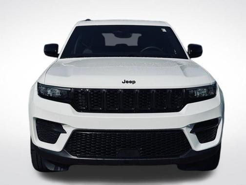 Bright White Clearcoat 2023 Jeep Grand Cherokee Altitude