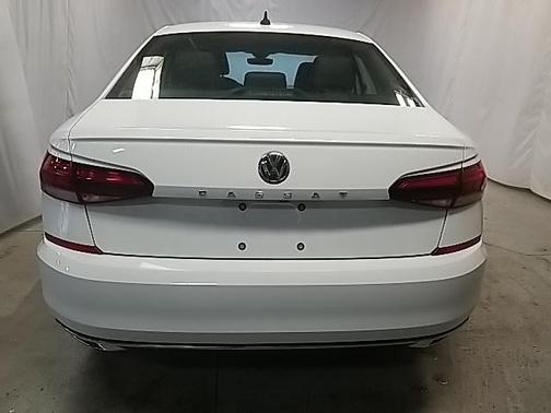 Photo 5 of 30 of 2020 Volkswagen Passat 2.0T SE