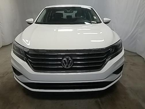 Photo 2 of 30 of 2020 Volkswagen Passat 2.0T SE