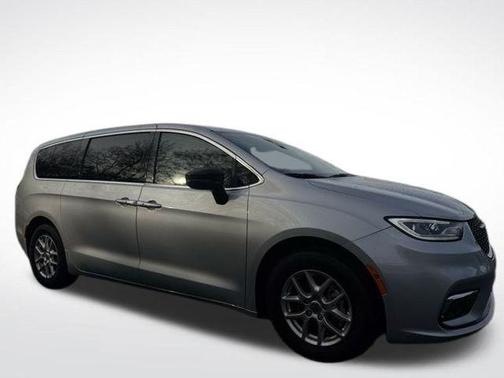 2024 Chrysler Pacifica Touring-L