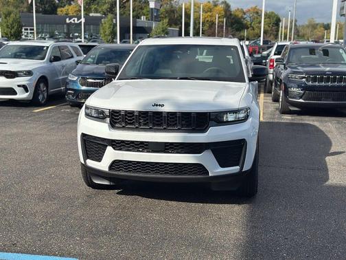 Bright White Clearcoat 2027 Jeep Grand Cherokee Sport