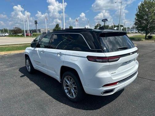 2025 Jeep Grand Cherokee Summit