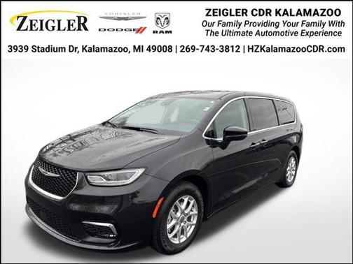 2023 Chrysler Pacifica Touring-L